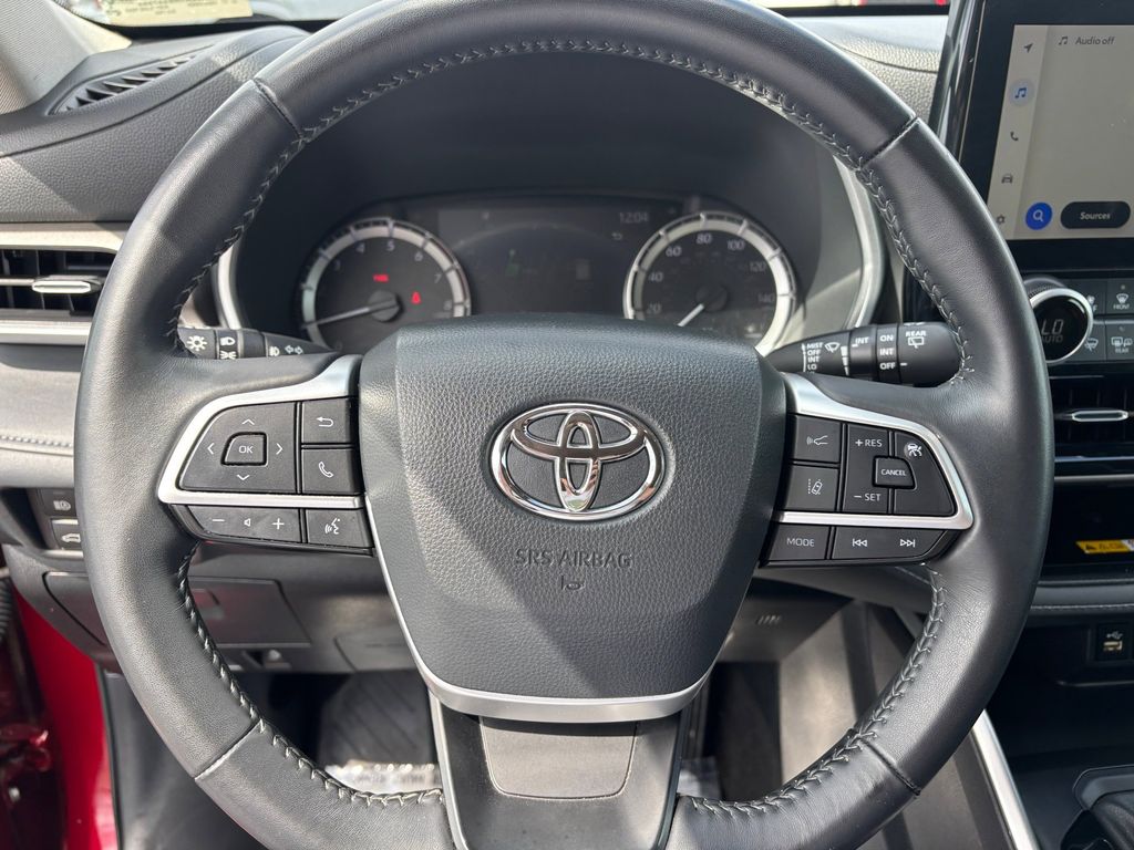 Used Car 2024 Toyota Highlander  Xle For Sale Under $50,000 In Austin, Texas