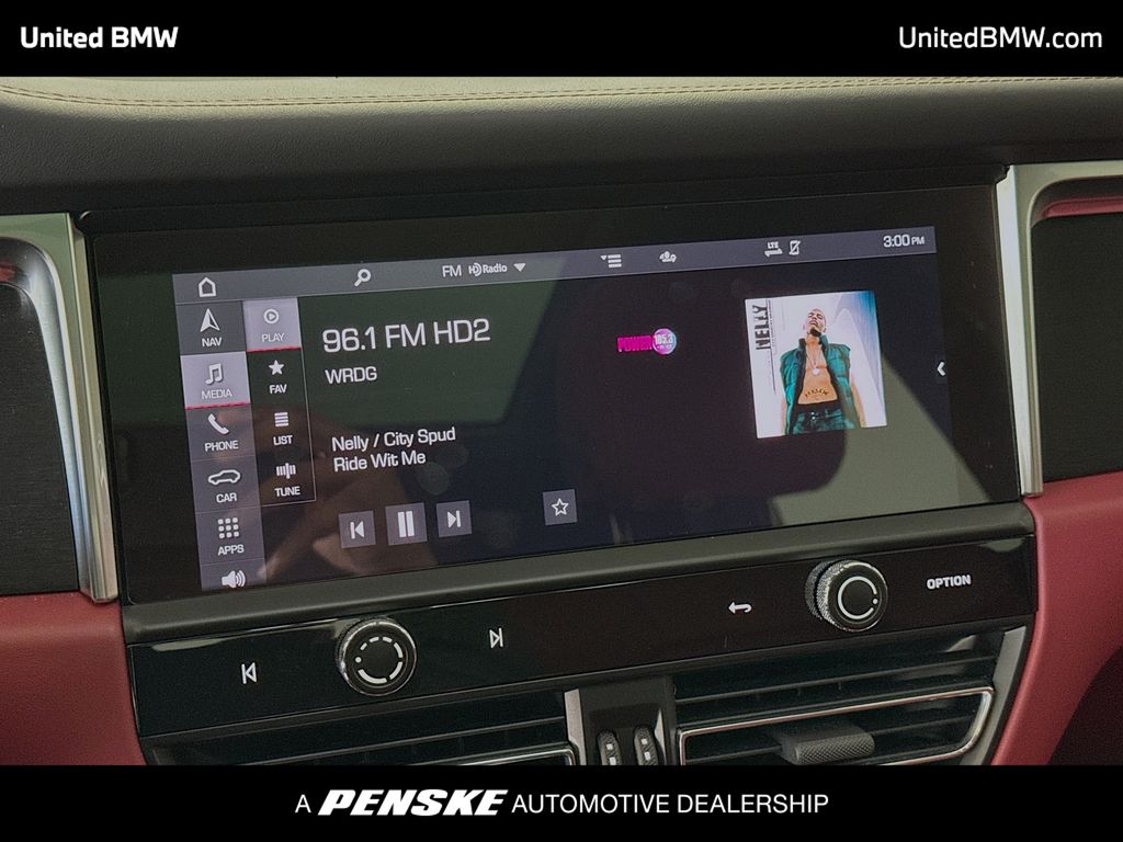 Thumbnail: 2023 Porsche Macan - 8