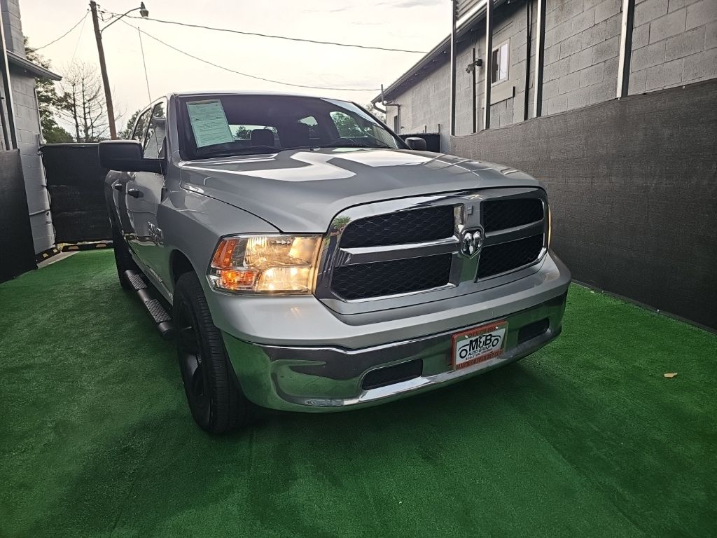 Bright Silver Metallic Clearcoat 2019 RAM 1500 Pickup Truck Four-Wheel Drive 8-Speed Automatic