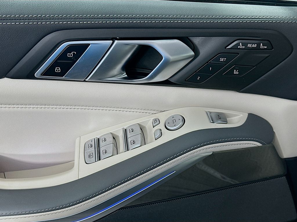 Thumbnail: 2025 BMW X7 - 18