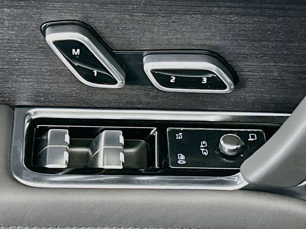 Thumbnail: 2026 Land Rover Range Rover - 22