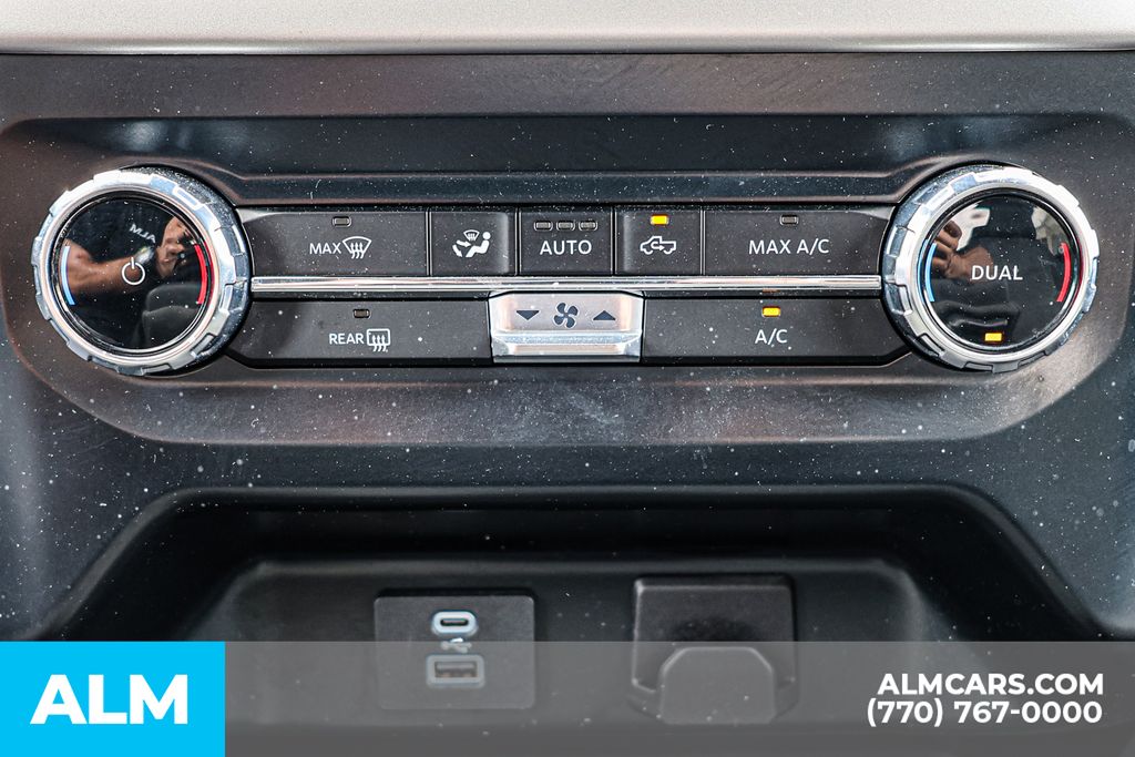 Used 2023 Blue Ford XLT image 40
