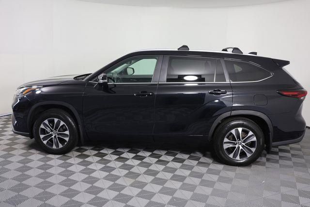 2024 Toyota Highlander XLE Midnight Black Metallic - Grieco Acura - Image 5