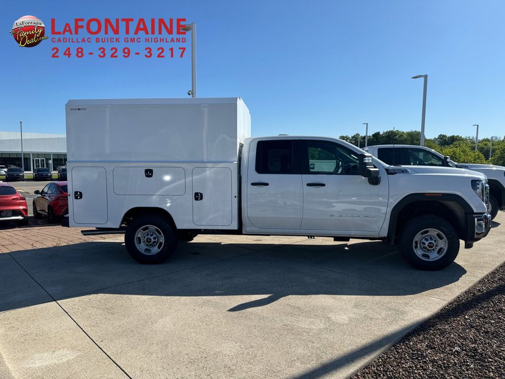 2024 GMC Sierra 2500HD Pro 6