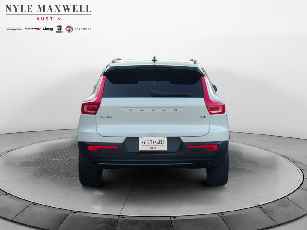 Used Car 2022 Volvo Xc40  R-design For Sale Under $30,000 In Austin, Texas