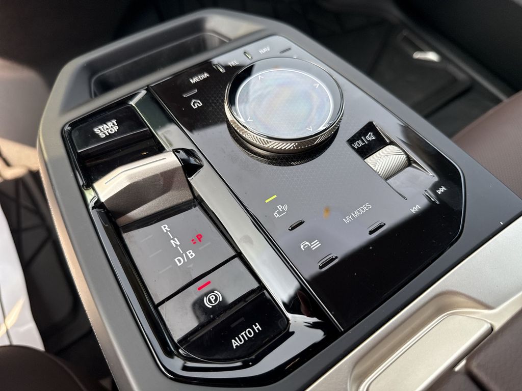 Thumbnail: 2024 BMW iX - 20