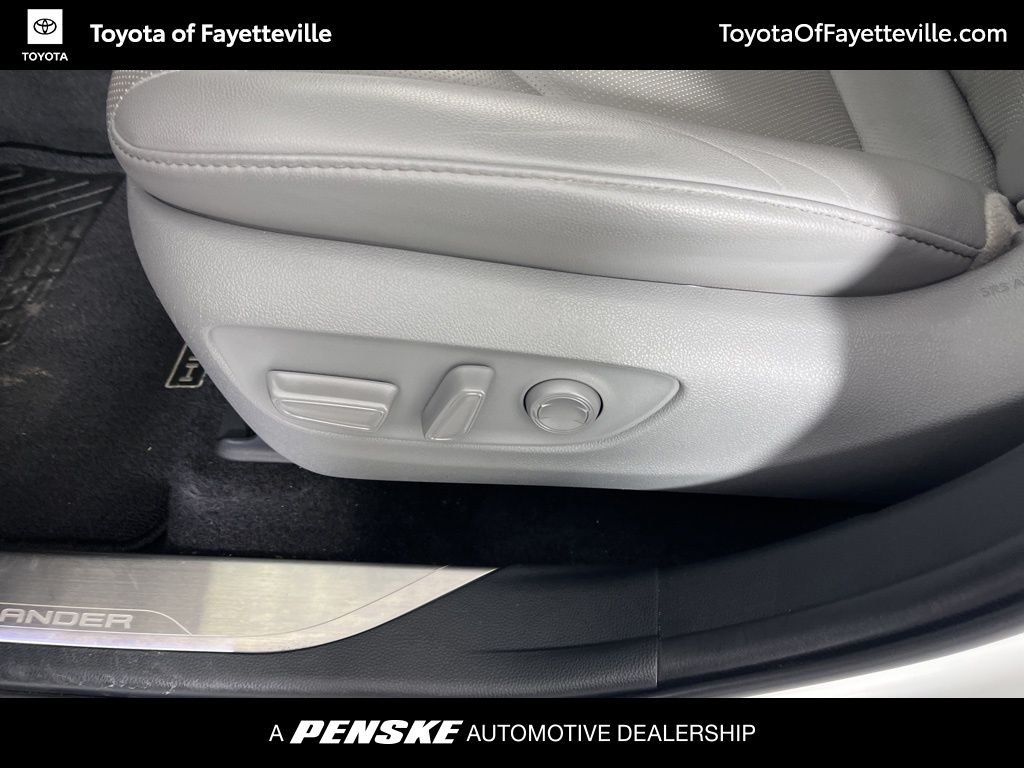 Thumbnail: 2021 Toyota Highlander - 26