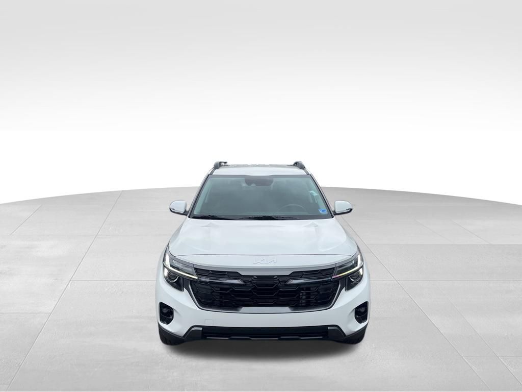 Used 2024 White Kia X-Line image 33