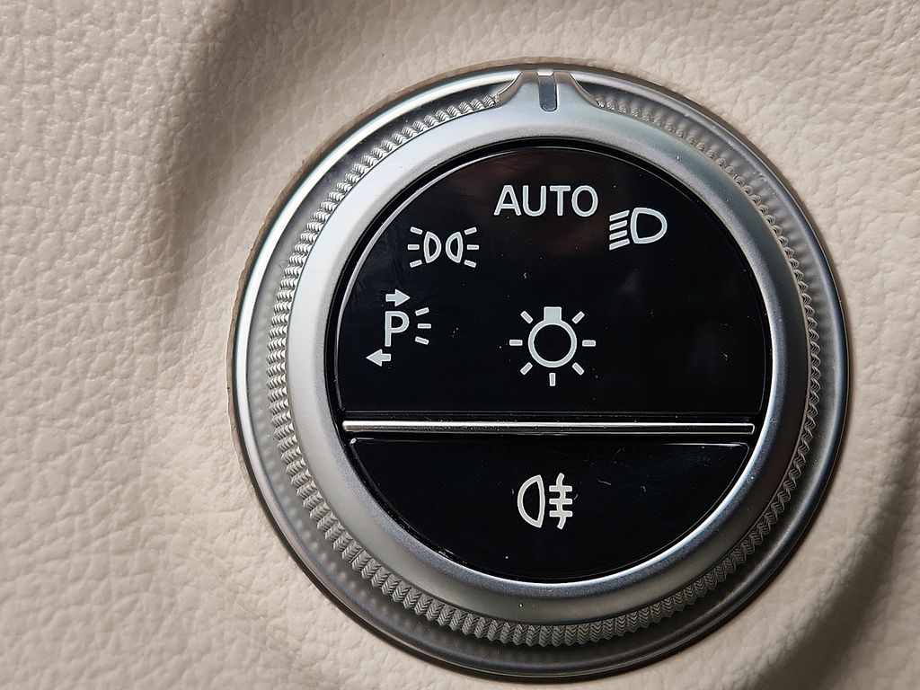 Thumbnail: 2025 Mercedes-Benz CLE - 25