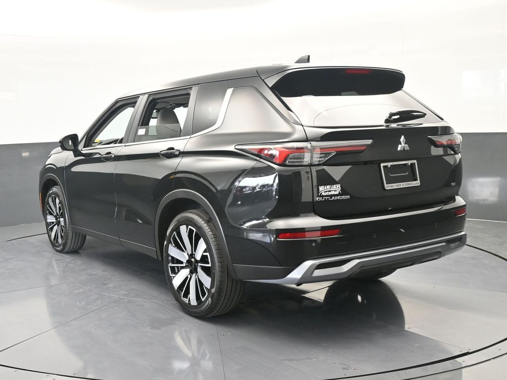 New 2026 Black Diamond Mitsubishi SE image 4