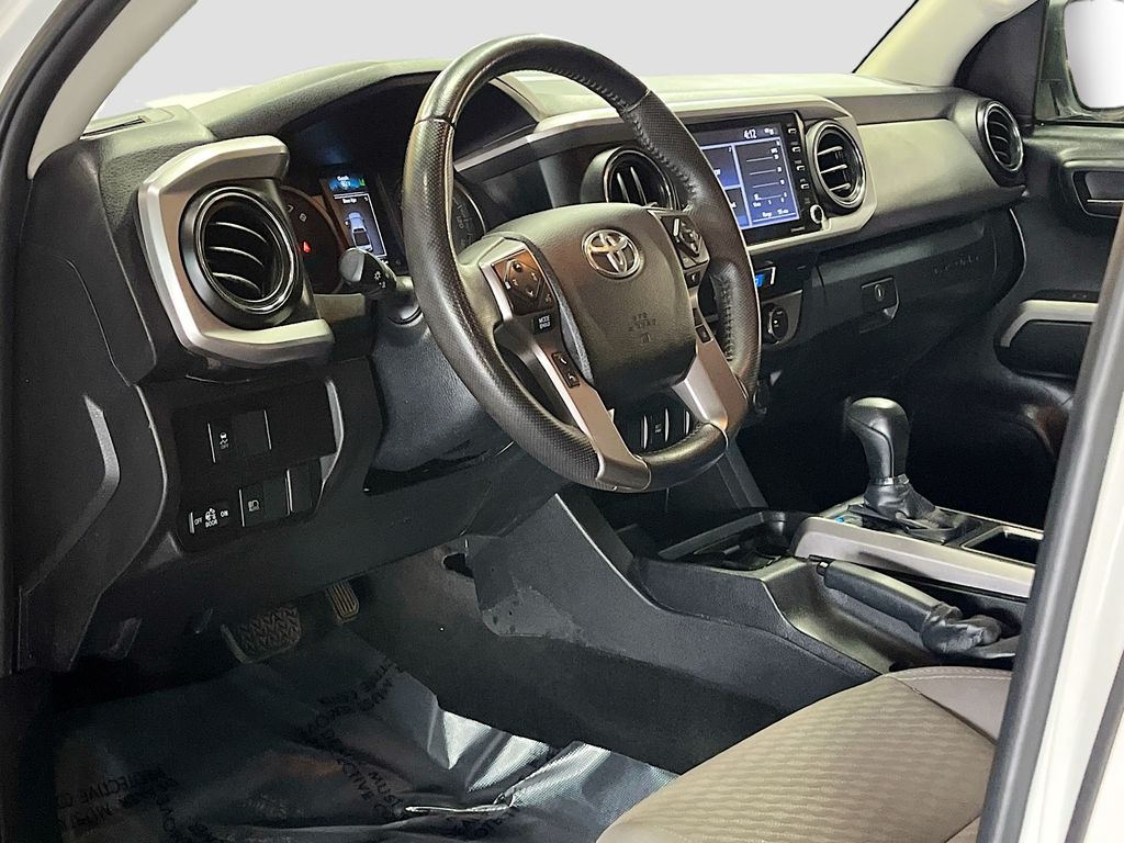 Used 2022 White Toyota SR5 image 9