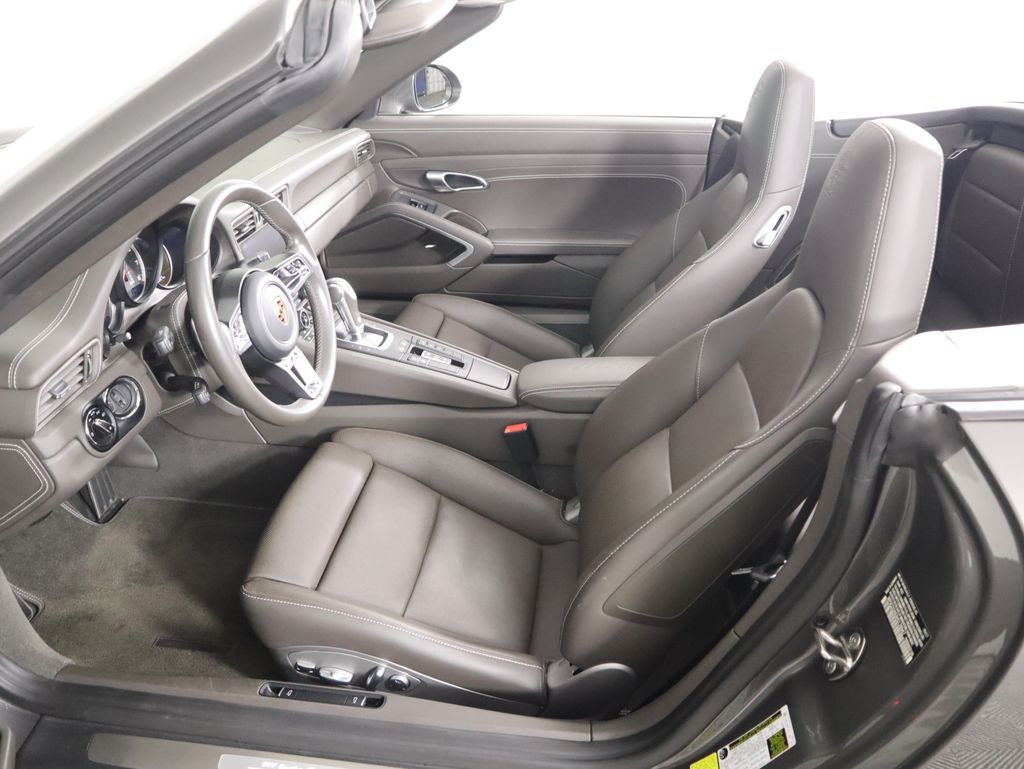 Thumbnail: 2017 Porsche 911 - 26