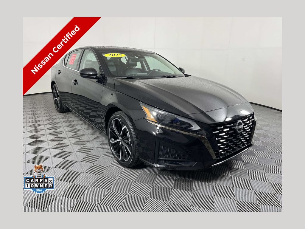 Super Black 2025 Nissan Altima 2.5 SR FWD Sedan Front-Wheel Drive Continuously Variable Transmission