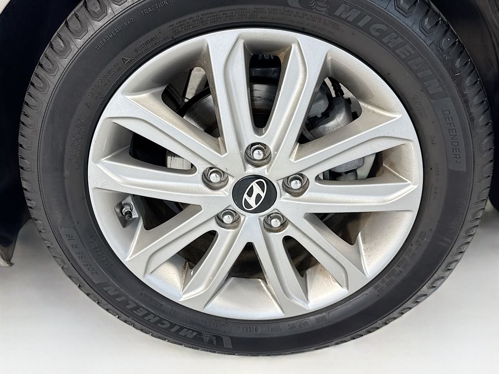Thumbnail: 2015 Hyundai Elantra - 31