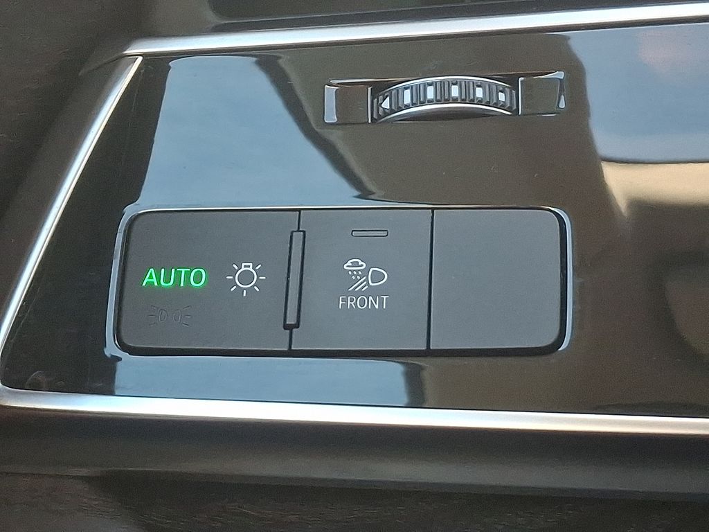 Thumbnail: 2022 Audi Q8 - 24