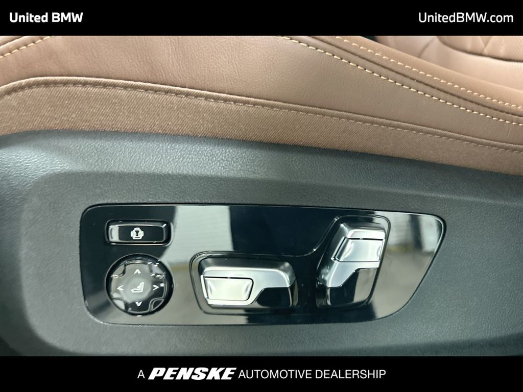 Thumbnail: 2026 BMW X7 - 12