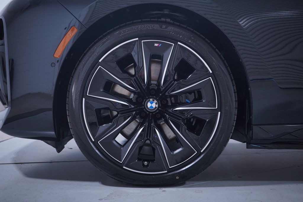 Thumbnail: 2025 BMW i7 - 2
