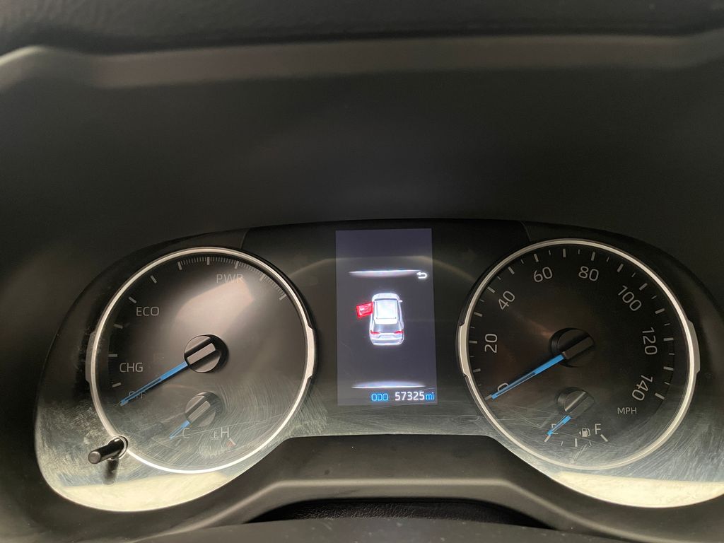 2022 Toyota RAV4 XLE 24