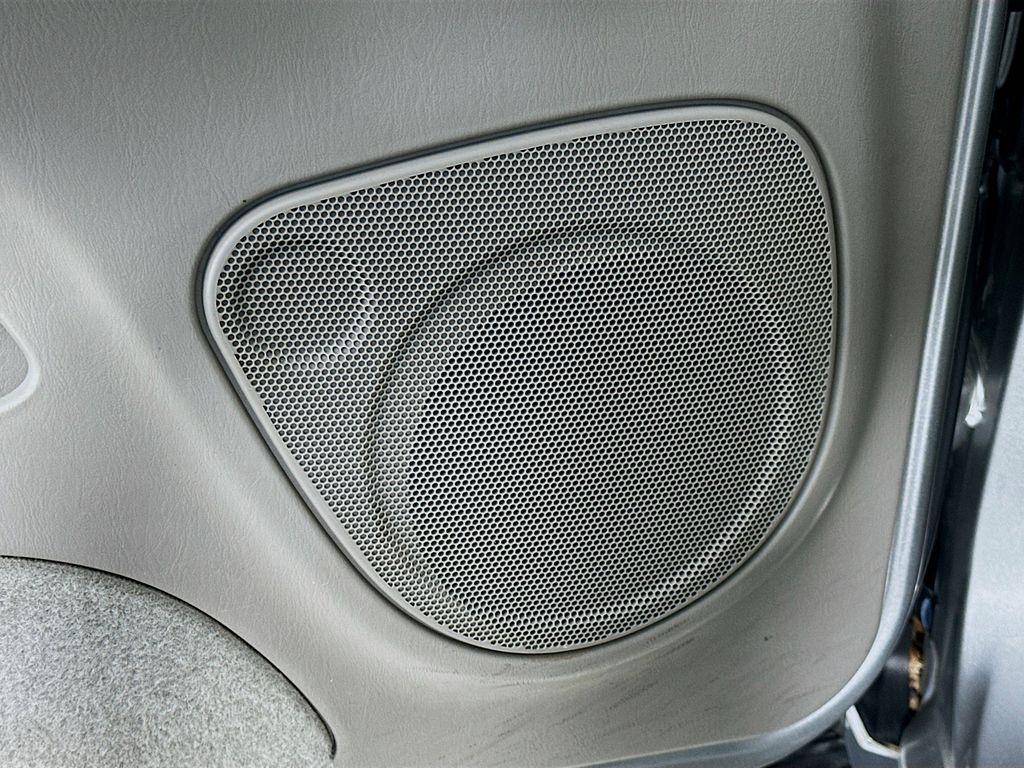 Thumbnail: 2004 Toyota Tundra - 17