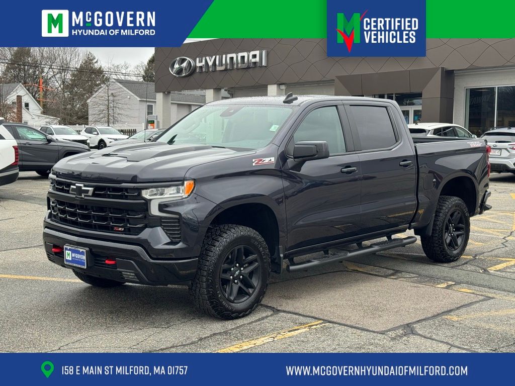 Dark Ash Metallic 2023 Chevrolet Silverado 1500 LT Trail Boss Crew Cab 4WD Pickup Truck Four-Wheel Drive Automatic