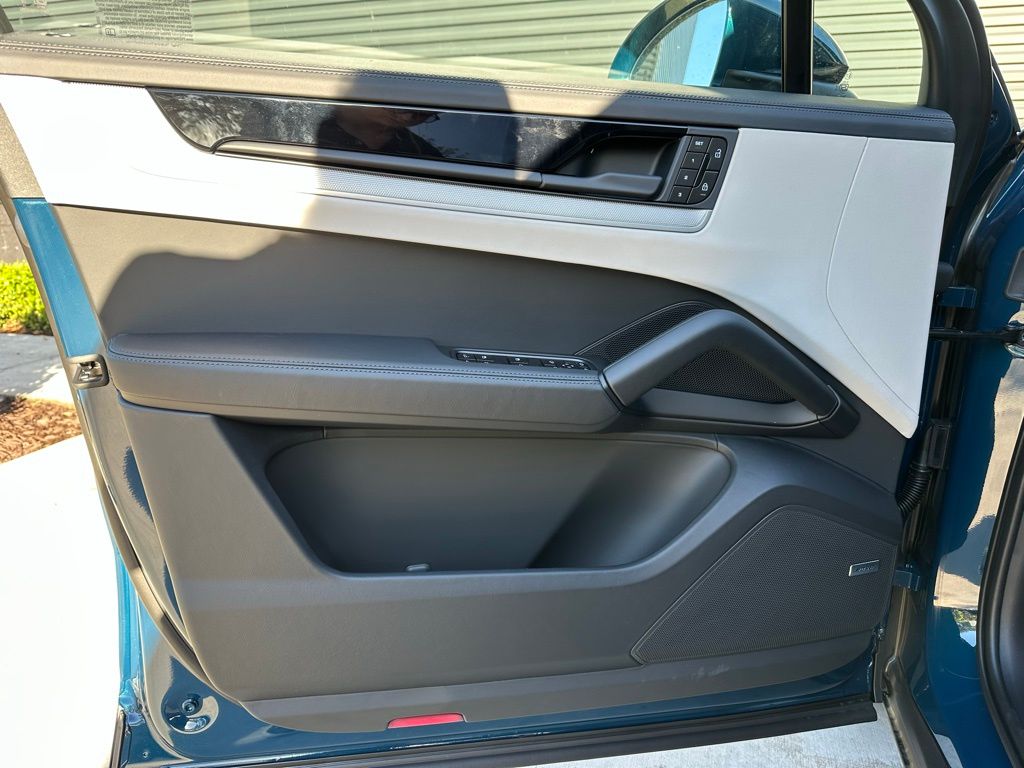 Thumbnail: 2026 Porsche Cayenne - 18