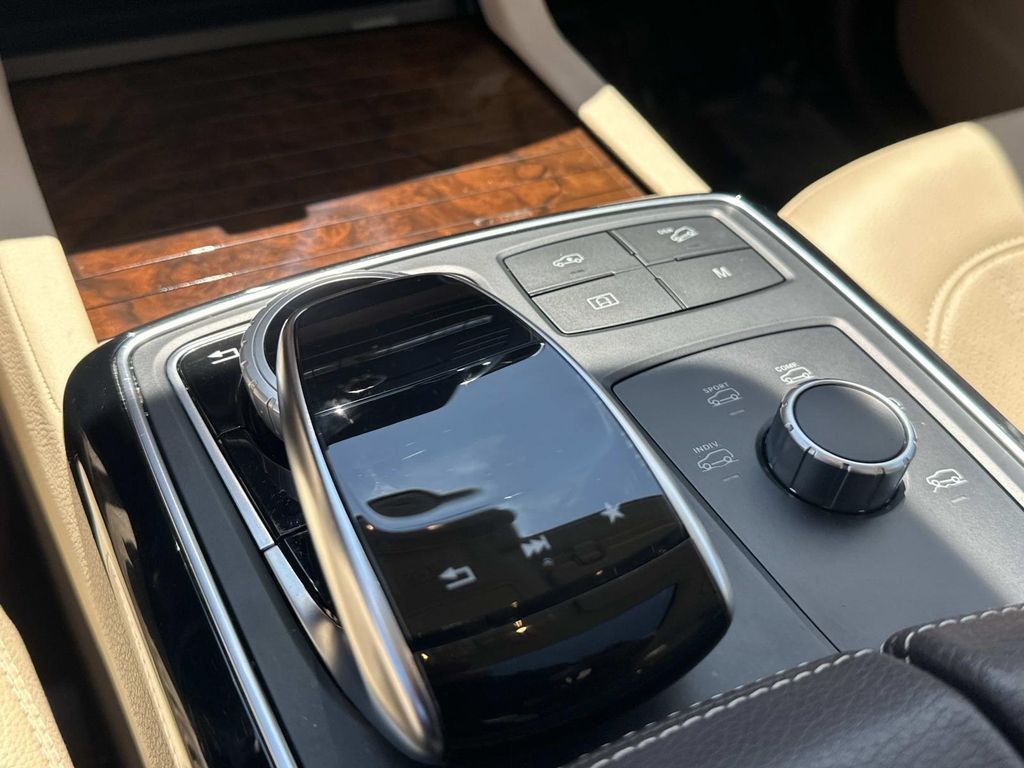 Thumbnail: 2019 Mercedes-Benz GLS - 24