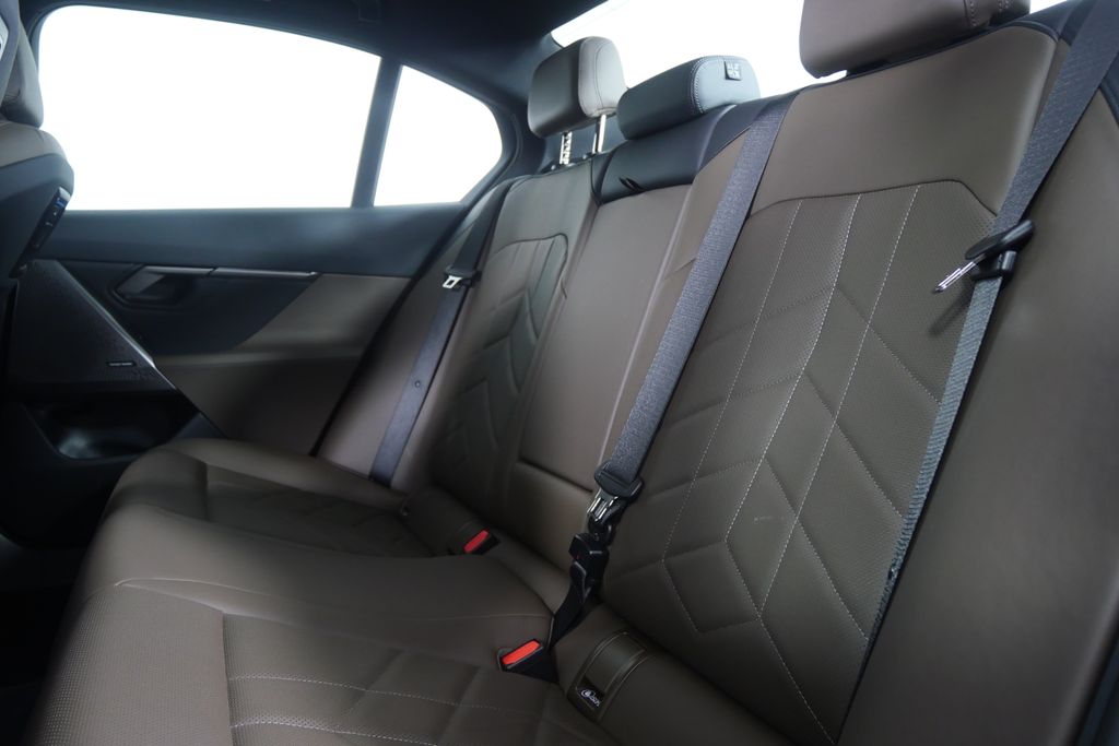 Thumbnail: 2025 BMW 5 Series - 15