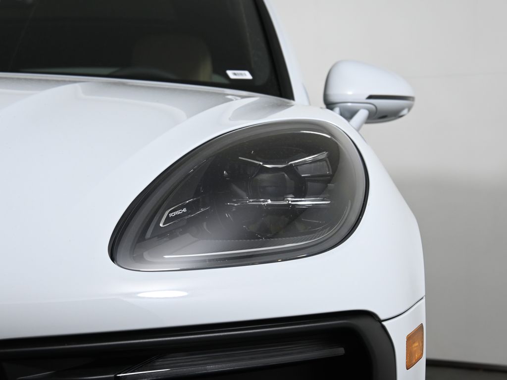 2025 Porsche Macan  11