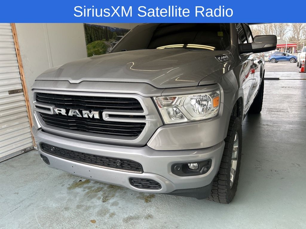 View vehicle photo 4