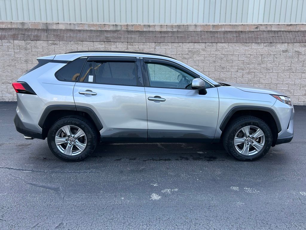 Thumbnail: 2022 Toyota RAV4 - 6