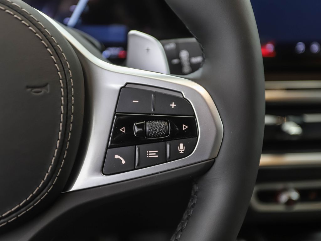 Thumbnail: 2026 BMW X7 - 14