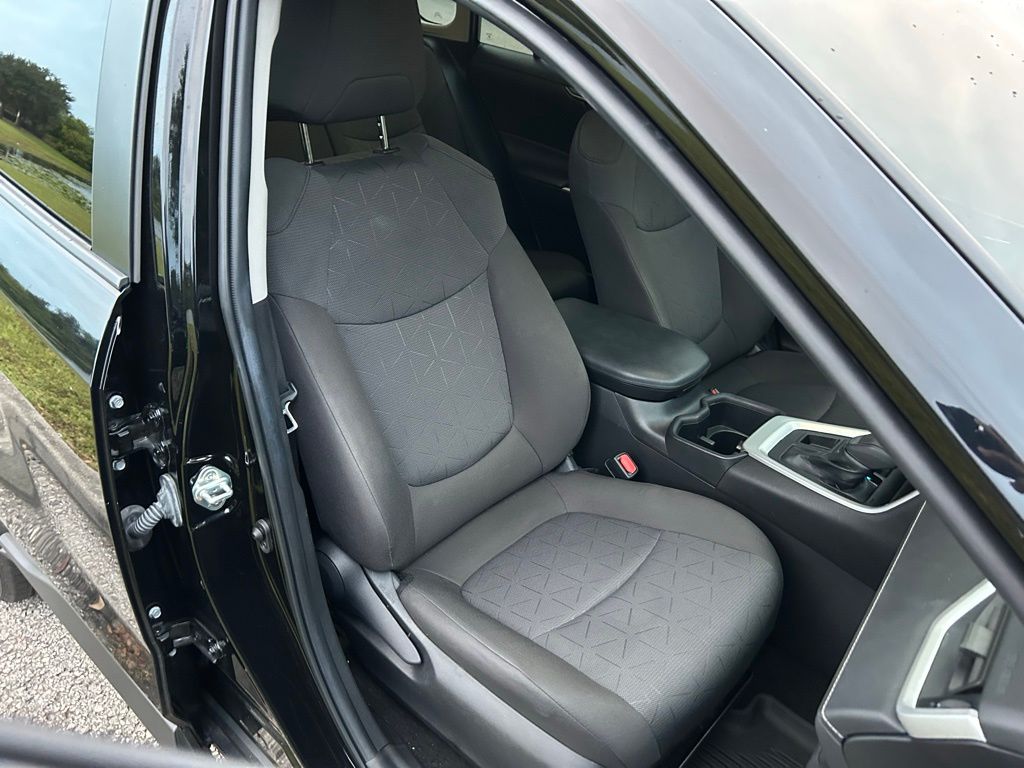 Thumbnail: 2022 Toyota RAV4 - 13