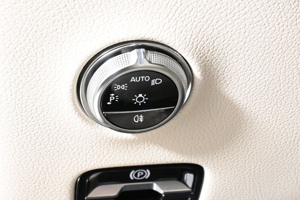 Thumbnail: 2026 Mercedes-Benz GLC - 25