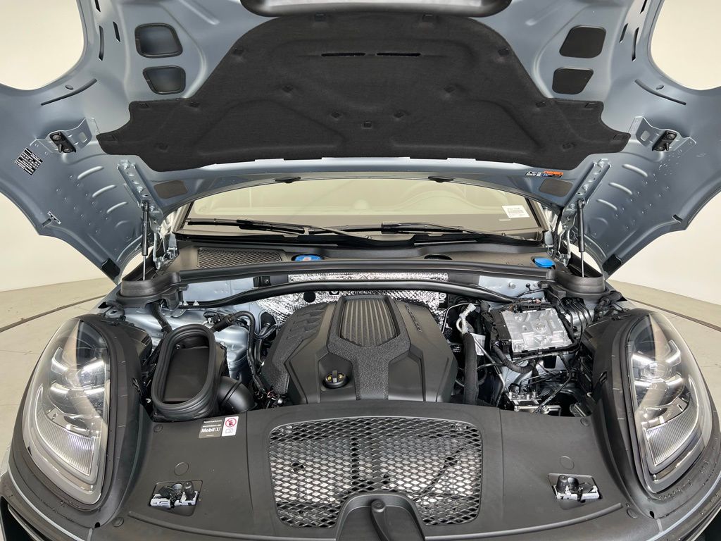 Thumbnail: 2025 Porsche Macan - 26