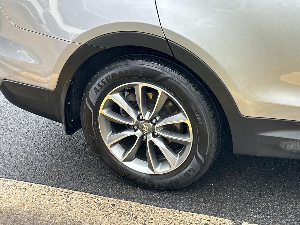 Thumbnail: 2018 Hyundai Santa Fe - 17