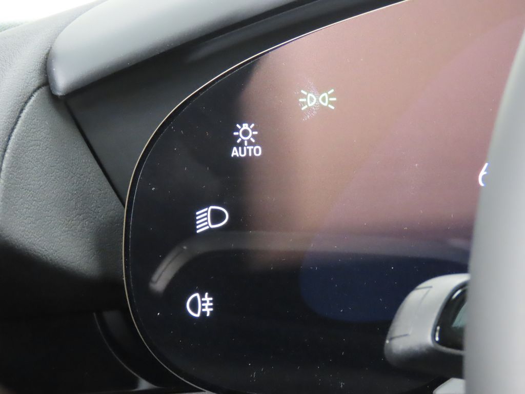 Thumbnail: 2026 Porsche Taycan - 24