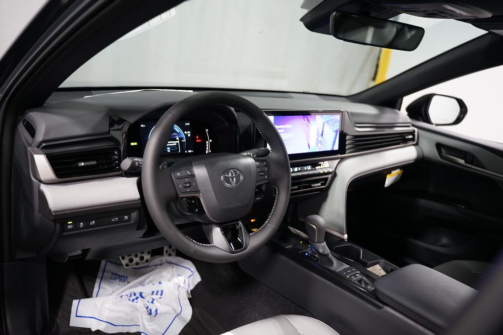 Thumbnail: 2025 Toyota Camry - 11