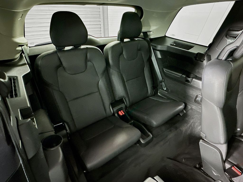 Thumbnail: 2022 Volvo XC90 - 28