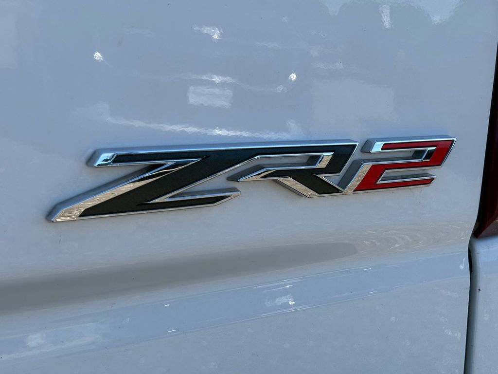 2023 Chevrolet Silverado 1500 ZR2 - 10
