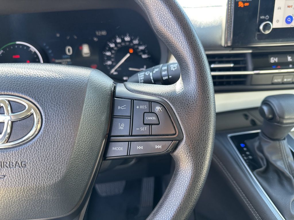 Used Car 2025 Toyota Sienna  Le For Sale Under $40,000 In Austin, Texas