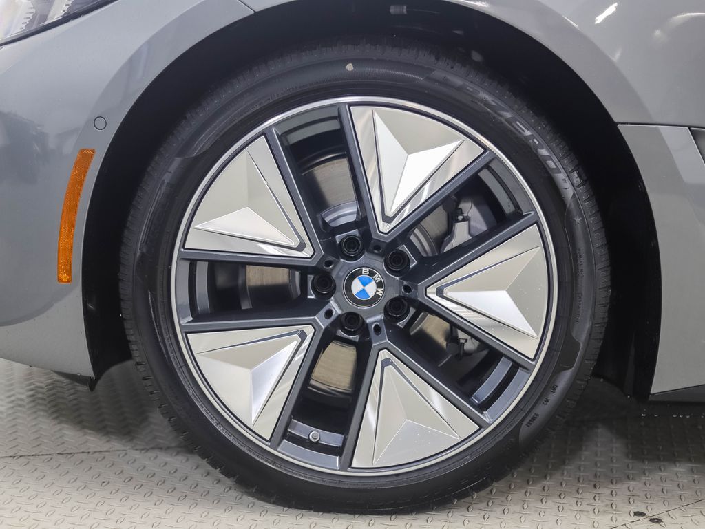 Thumbnail: 2025 BMW i4 - 2