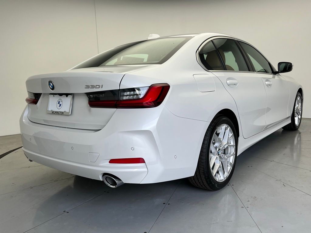 Thumbnail: 2026 BMW 3 Series - 4