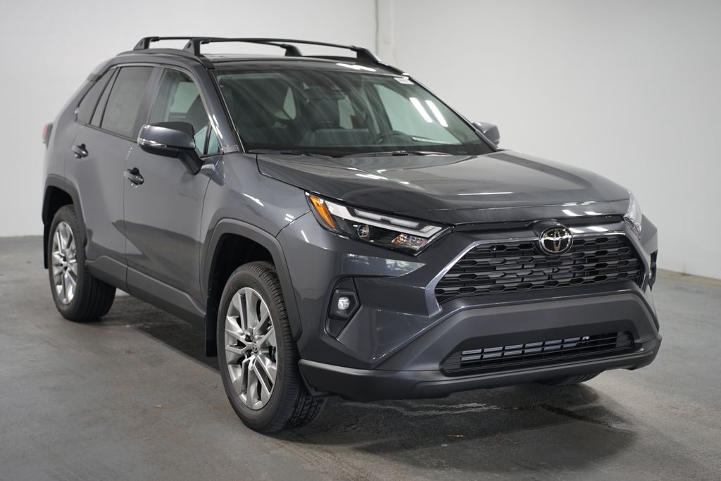 2025 Toyota RAV4 XLE Premium 3