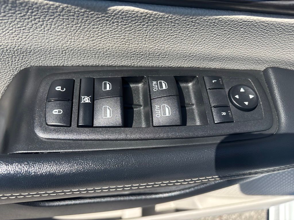 Used 2023 Chrysler Pacifica Van