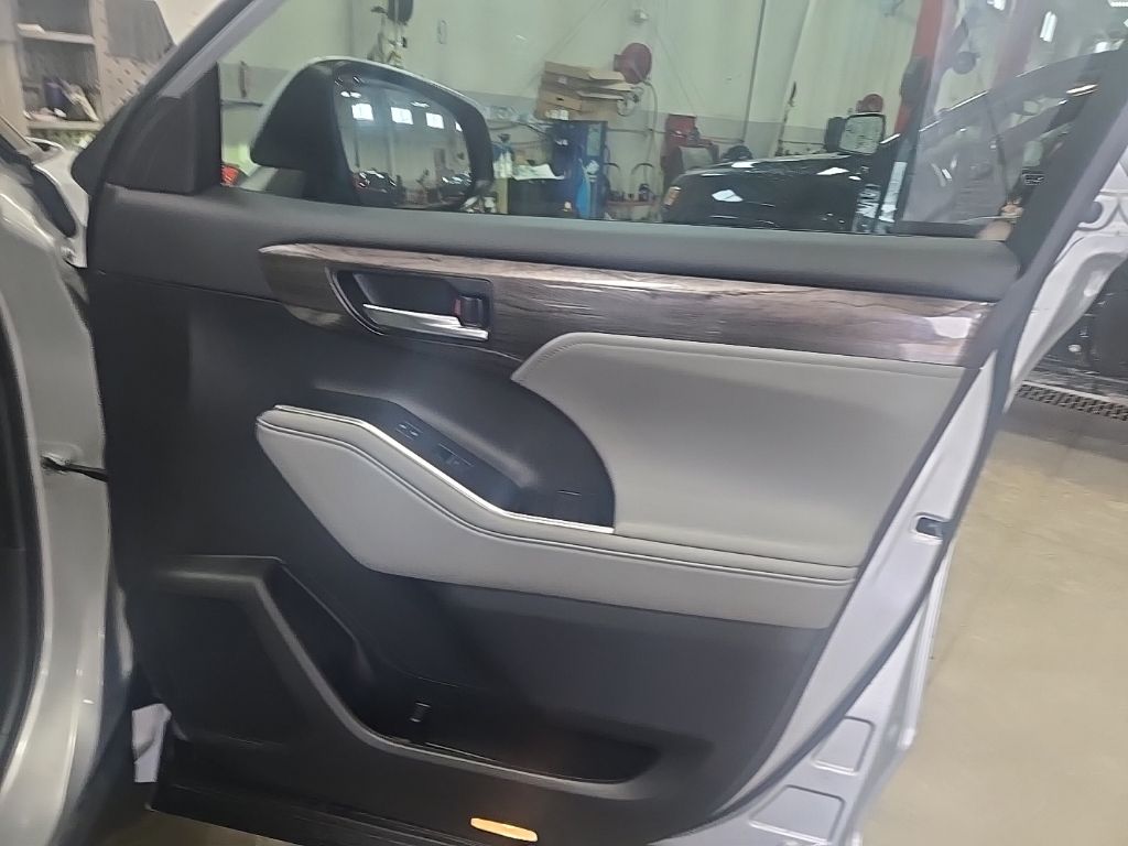 Used 2023 Toyota Highlander SUV