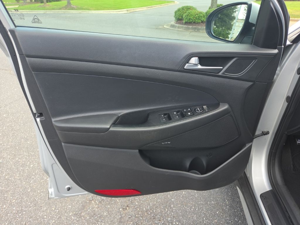 Used 2017 Silver Hyundai SE Plus image 13