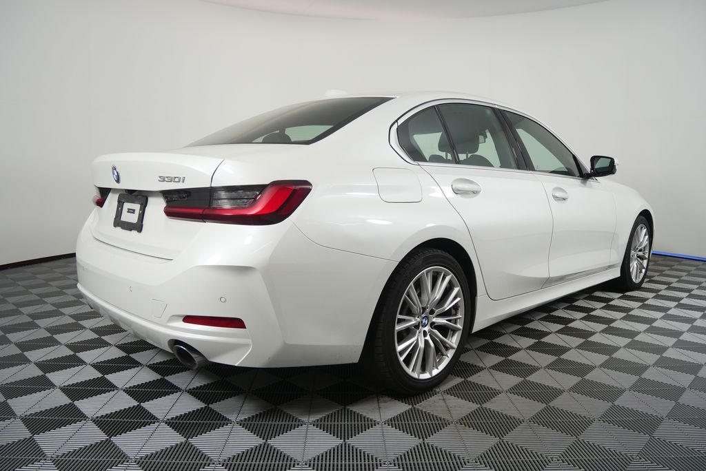 Thumbnail: 2024 BMW 3 Series - 3