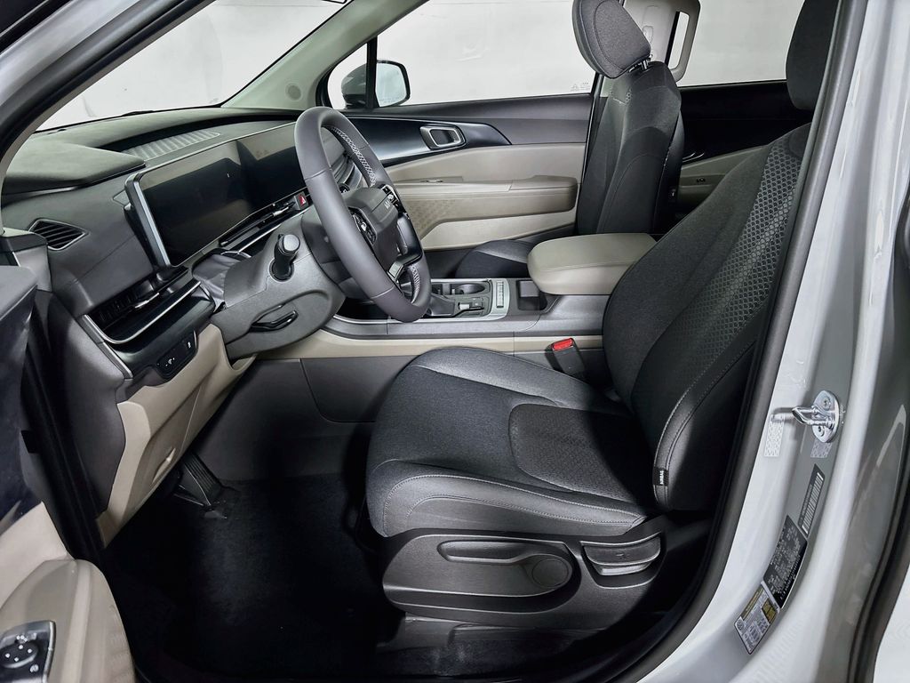 2027 Kia Carnival LX