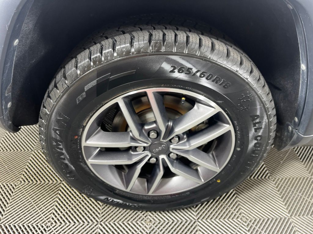 Thumbnail: 2022 Jeep Grand Cherokee - 14