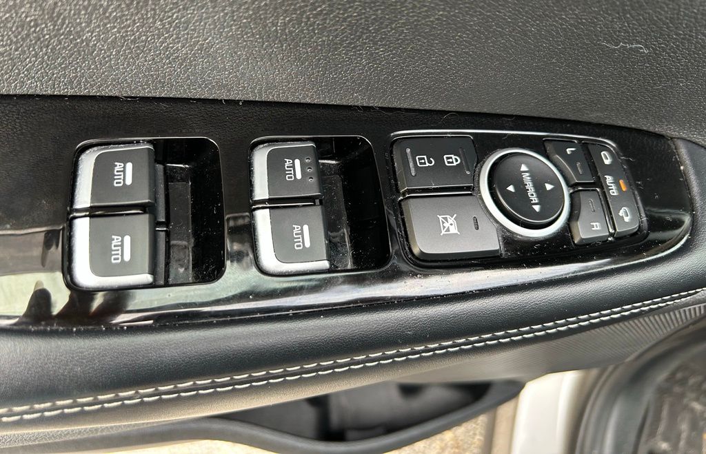 Thumbnail: 2019 Kia Sorento - 18